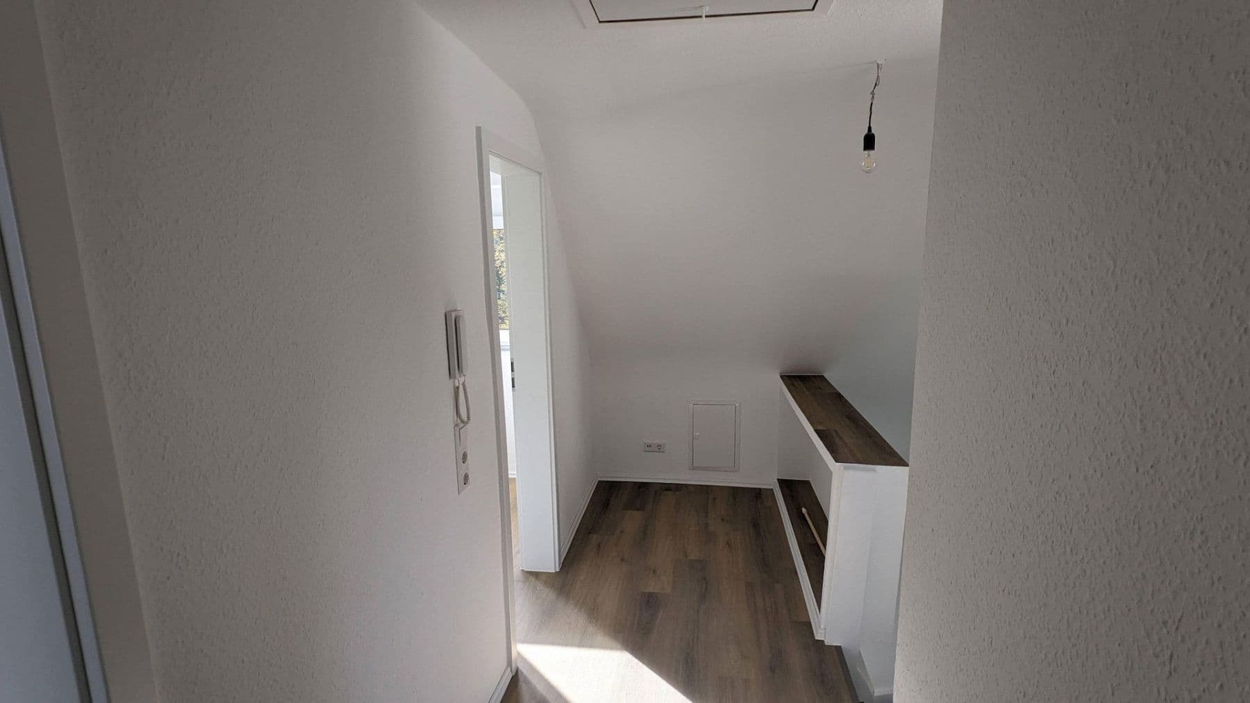 Pronájem bytu 2+1 50 m², Stuttgart, Bádensko-Württembersko Pronájem bytu 2+1 50 m², Stuttgart, Bádensko-Württembersko