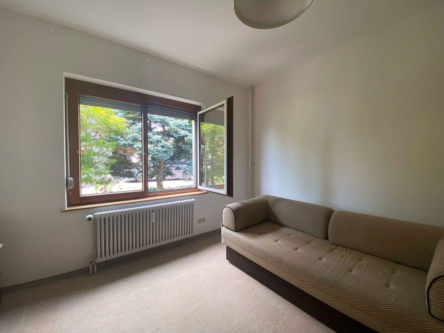 Pronájem bytu 4+1 126 m², Jestetten, Bádensko-Württembersko Pronájem bytu 4+1 126 m², Jestetten, Bádensko-Württembersko