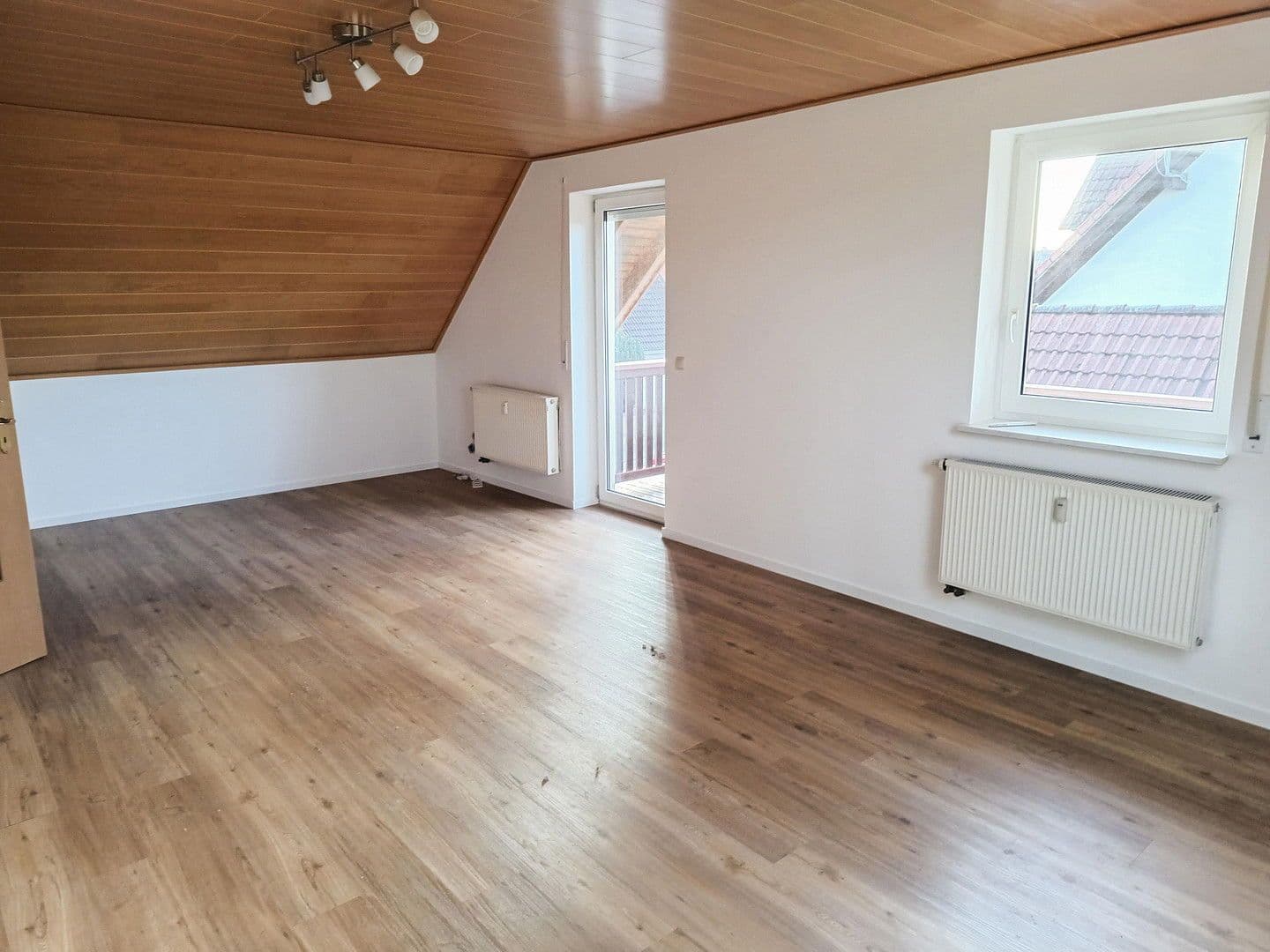 Pronájem bytu 2+1 72 m², Victor-von-Scheffel-Straße 38, Schlüsselfeld, Bavorsko Pronájem bytu 2+1 72 m², Victor-von-Scheffel-Straße 38, Schlüsselfeld, Bavorsko