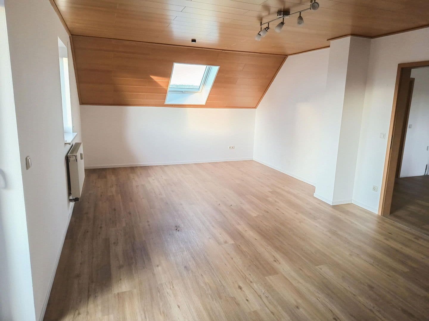 Pronájem bytu 2+1 72 m², Victor-von-Scheffel-Straße 38, Schlüsselfeld, Bavorsko Pronájem bytu 2+1 72 m², Victor-von-Scheffel-Straße 38, Schlüsselfeld, Bavorsko