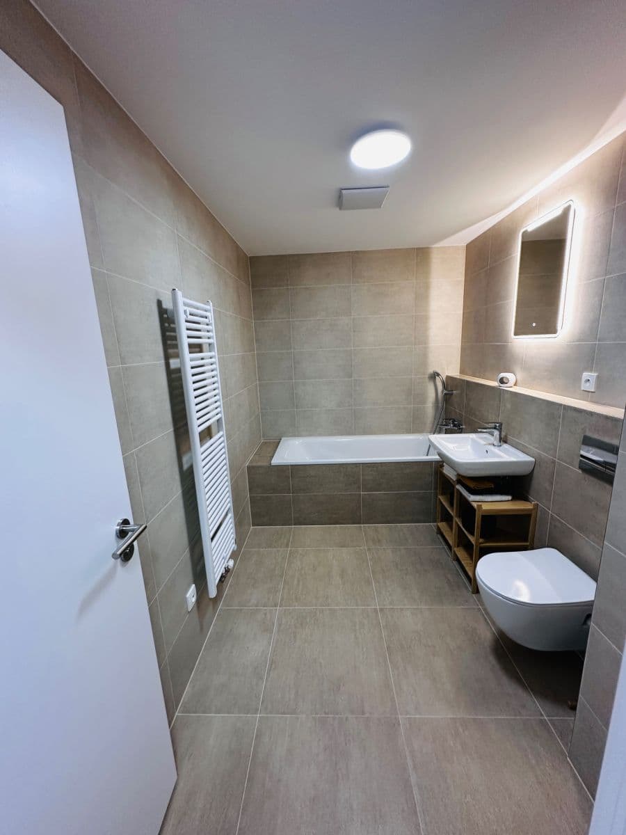 Pronájem bytu 1+kk 38 m², Olgy Havlové, Praha, Praha Pronájem bytu 1+kk 38 m², Olgy Havlové, Praha, Praha