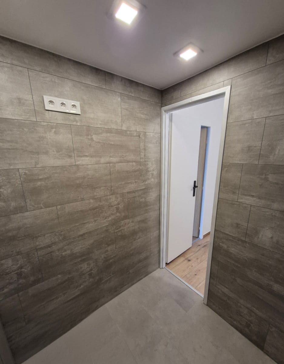 Prodej bytu 3+1 73 m², Průběžná, Praha, Praha Prodej bytu 3+1 73 m², Průběžná, Praha, Praha