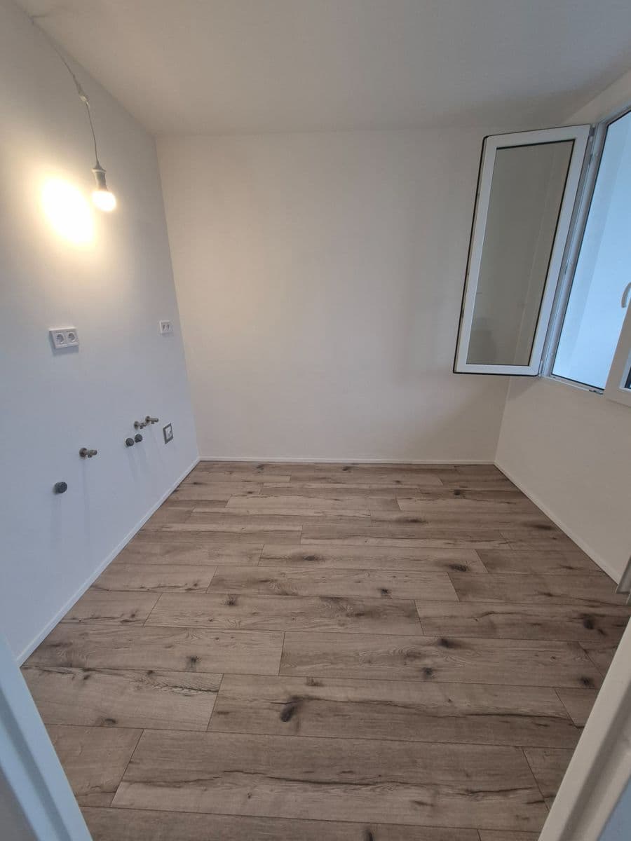 Prodej bytu 3+1 73 m², Průběžná, Praha, Praha Prodej bytu 3+1 73 m², Průběžná, Praha, Praha
