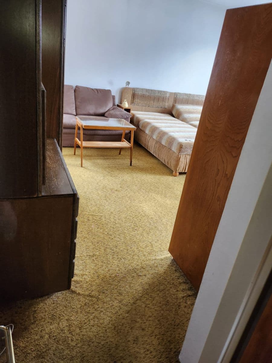 Pronájem bytu 1+kk 30 m², Nad Pomníkem, Praha, Praha Pronájem bytu 1+kk 30 m², Nad Pomníkem, Praha, Praha