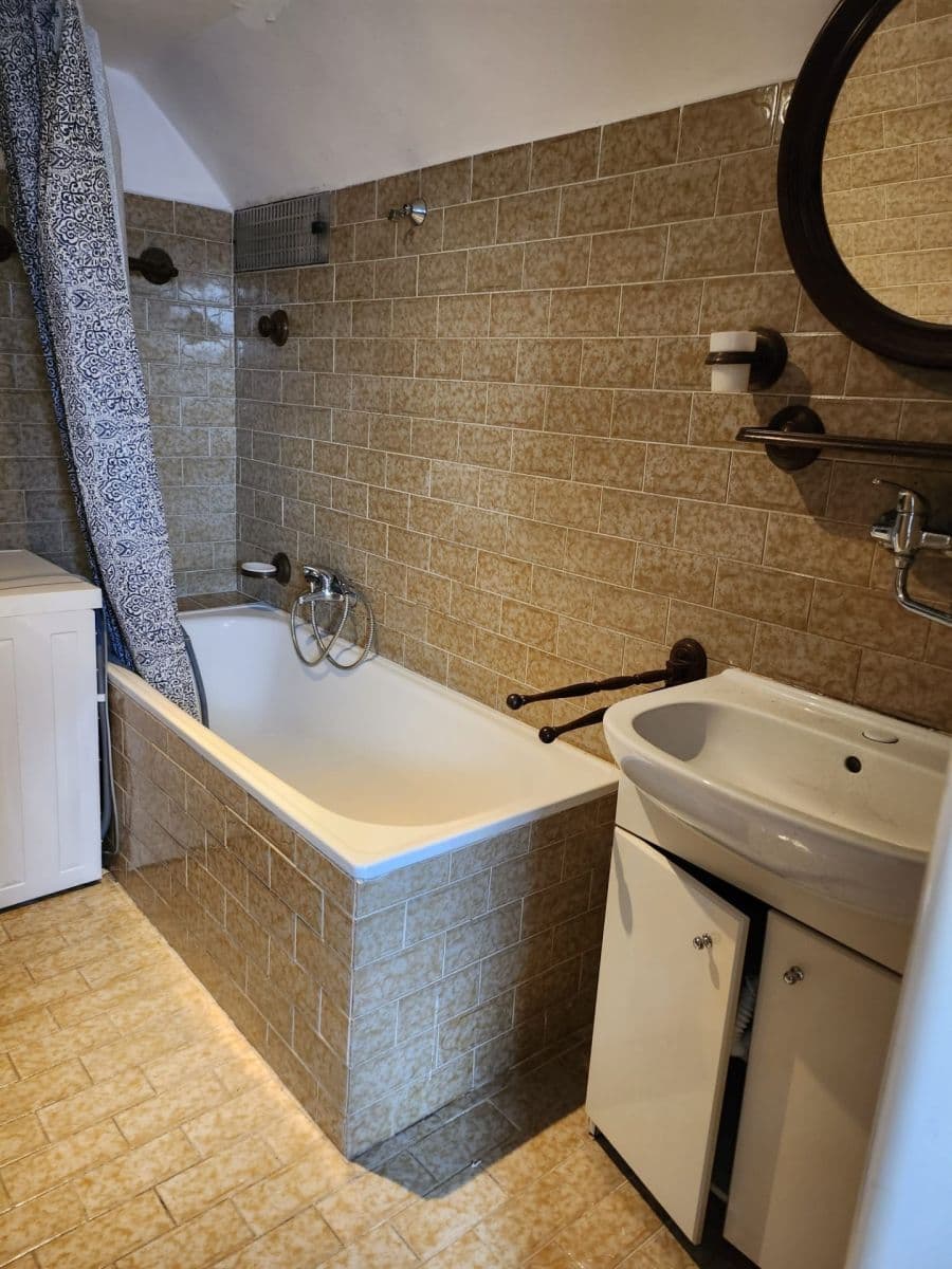 Pronájem bytu 1+kk 30 m², Nad Pomníkem, Praha, Praha Pronájem bytu 1+kk 30 m², Nad Pomníkem, Praha, Praha