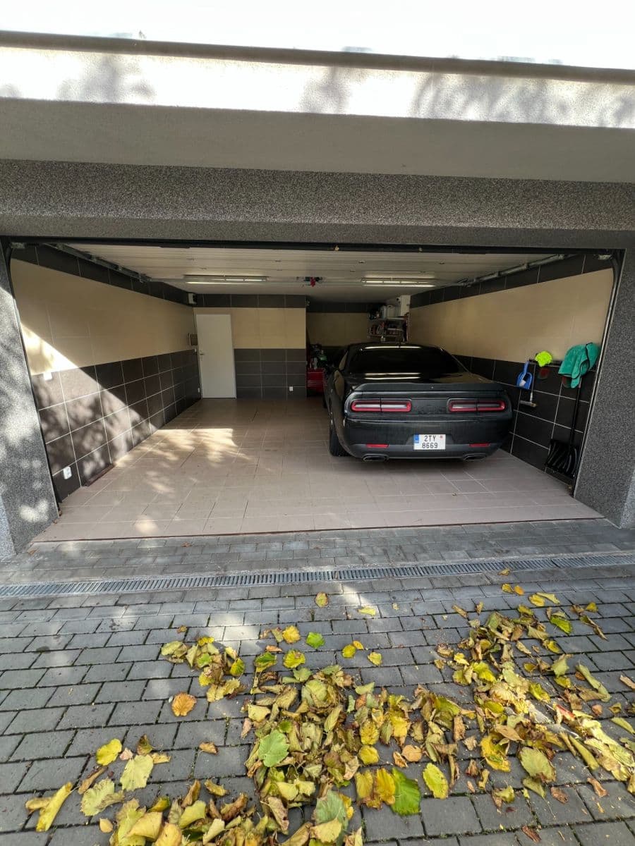 Pronájem garáže 32 m², Zemkova, Brno, Jihomoravský kraj Pronájem garáže 32 m², Zemkova, Brno, Jihomoravský kraj