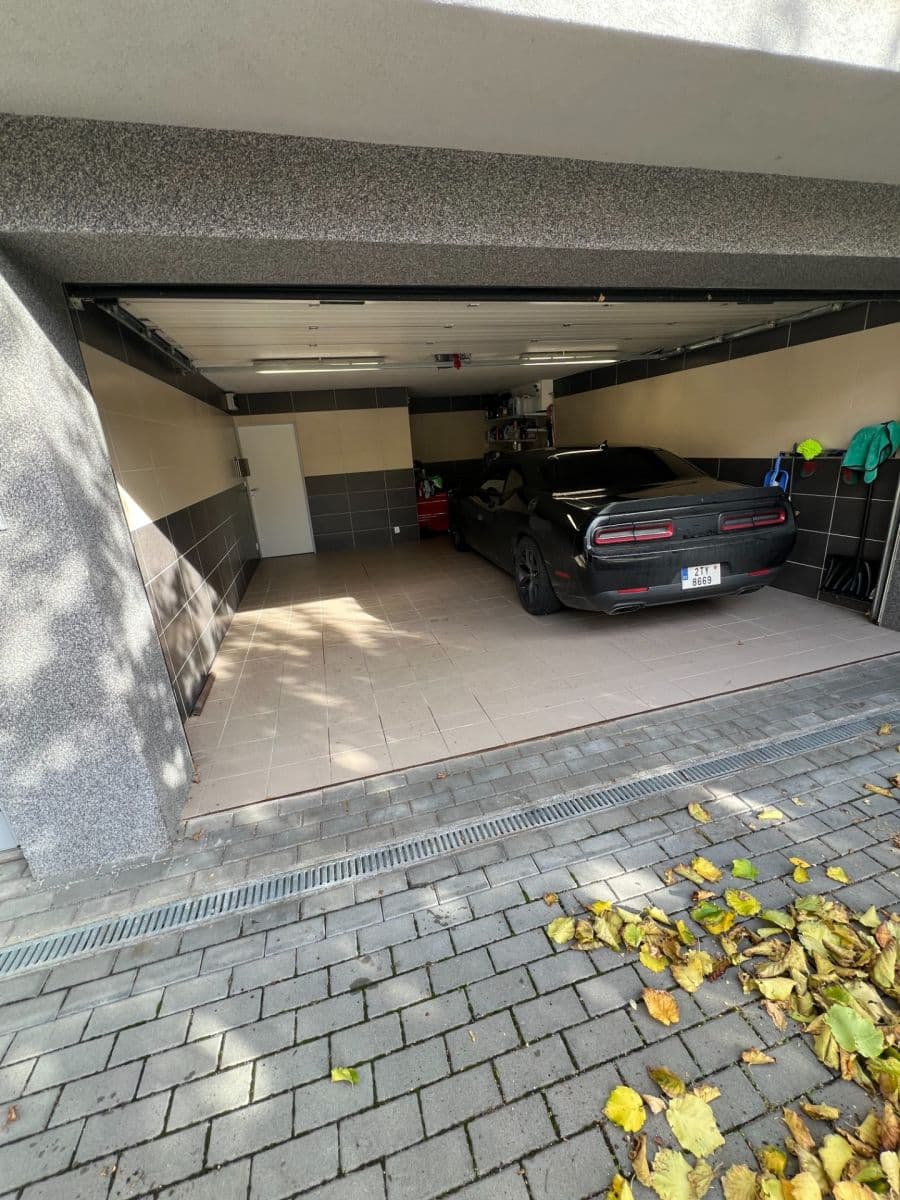 Pronájem garáže 32 m², Zemkova, Brno, Jihomoravský kraj Pronájem garáže 32 m², Zemkova, Brno, Jihomoravský kraj