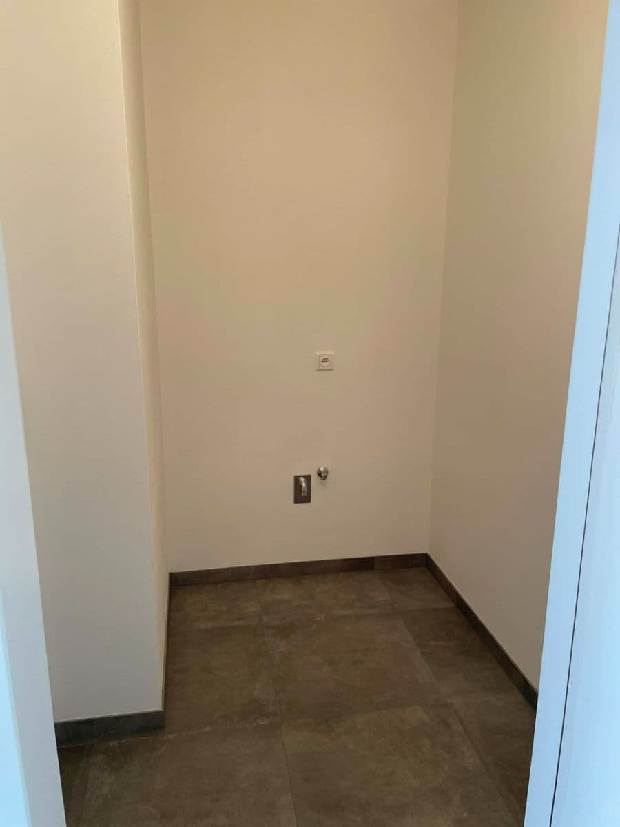 Pronájem bytu 1+kk 45 m², Malešická, Praha, Praha Pronájem bytu 1+kk 45 m², Malešická, Praha, Praha