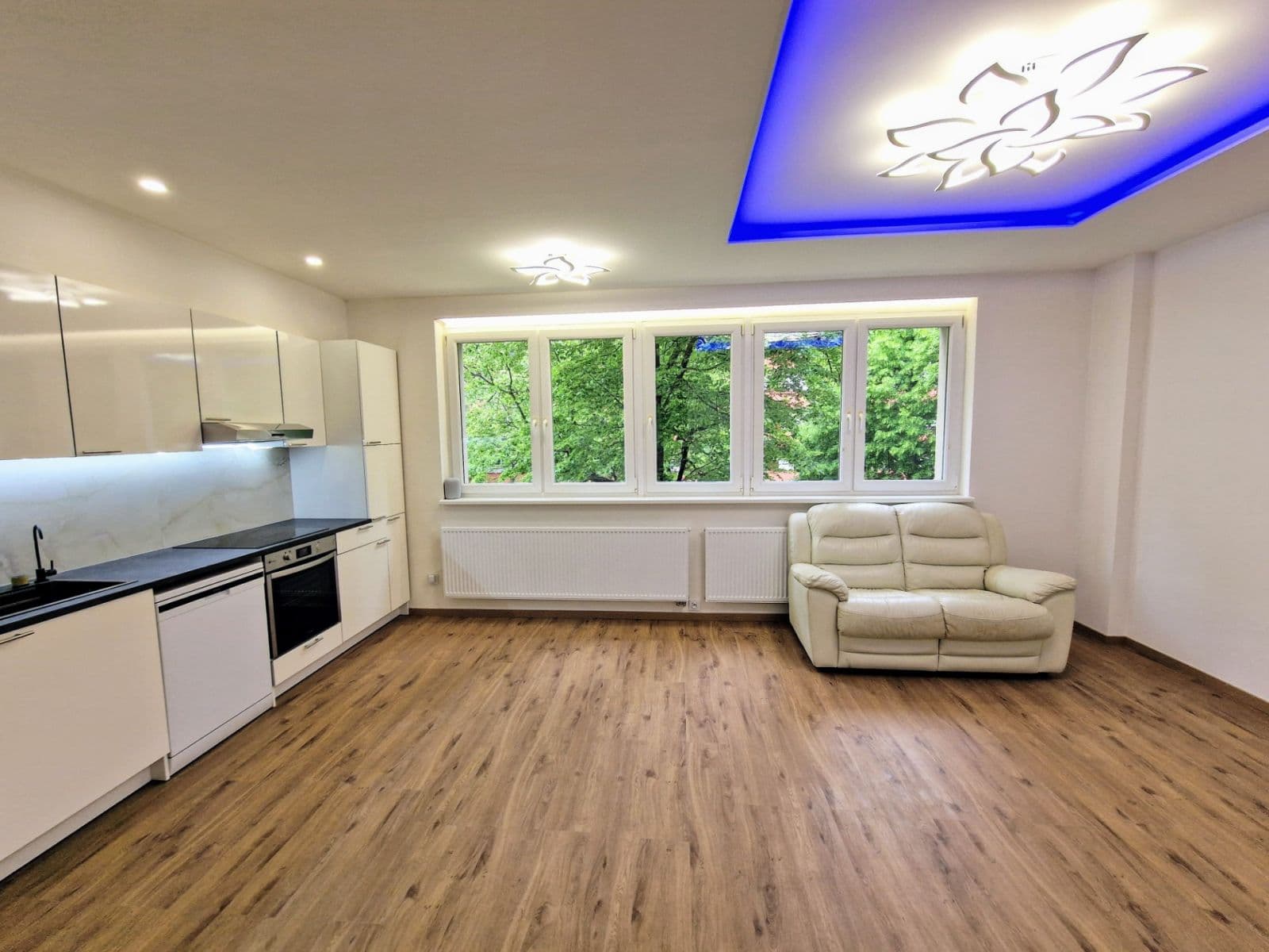 Pronájem bytu 2+kk 43 m², Humpolecká, Praha, Praha Pronájem bytu 2+kk 43 m², Humpolecká, Praha, Praha