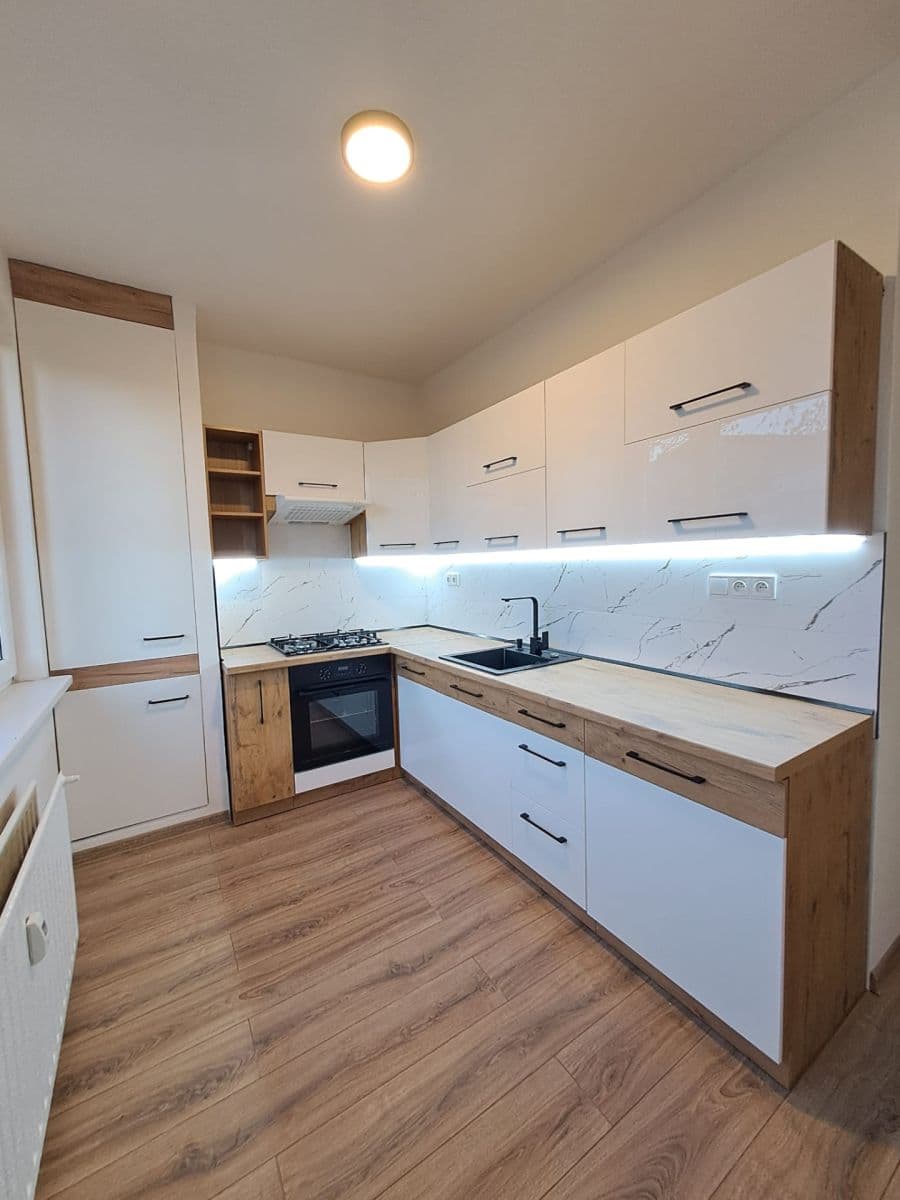 Pronájem bytu 3+1 74 m², Osvobození, Orlová, Moravskoslezský kraj Pronájem bytu 3+1 74 m², Osvobození, Orlová, Moravskoslezský kraj