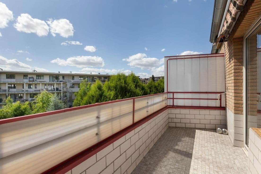 Pronájem bytu 3+1 93 m², Düsseldorf, Severní Porýní-Vestfálsko Pronájem bytu 3+1 93 m², Düsseldorf, Severní Porýní-Vestfálsko