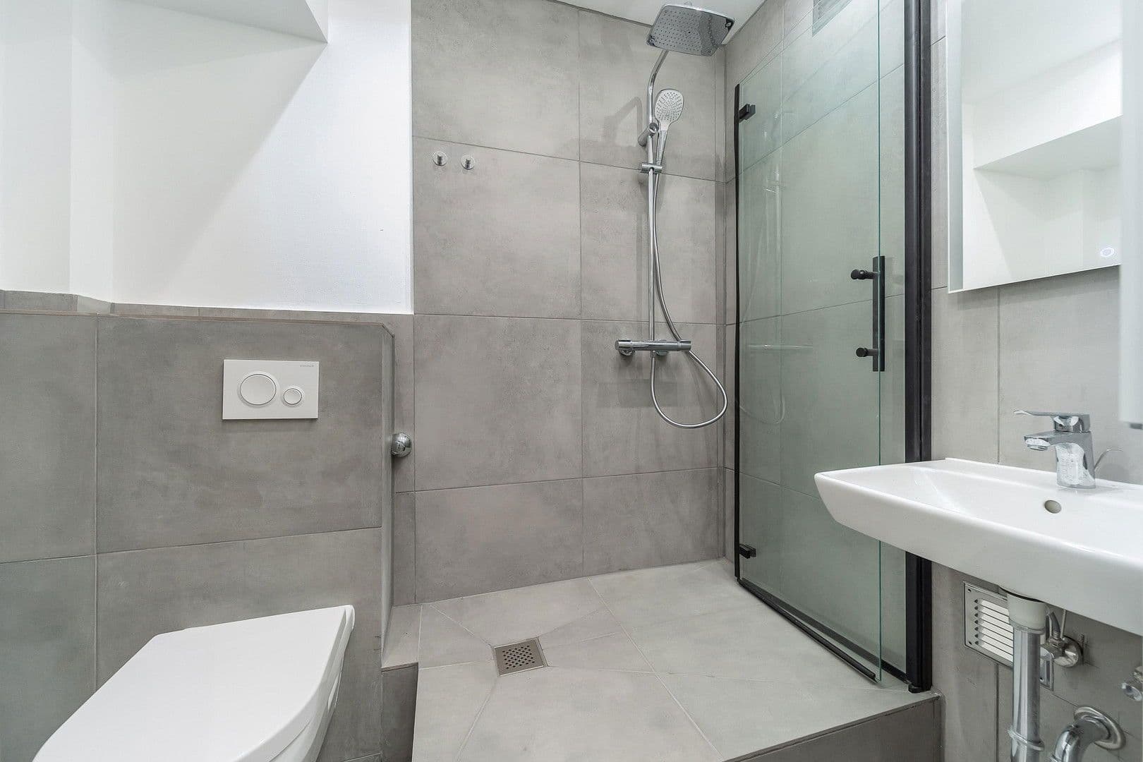 Pronájem bytu 3+1 45 m², Düsseldorf, Severní Porýní-Vestfálsko Pronájem bytu 3+1 45 m², Düsseldorf, Severní Porýní-Vestfálsko