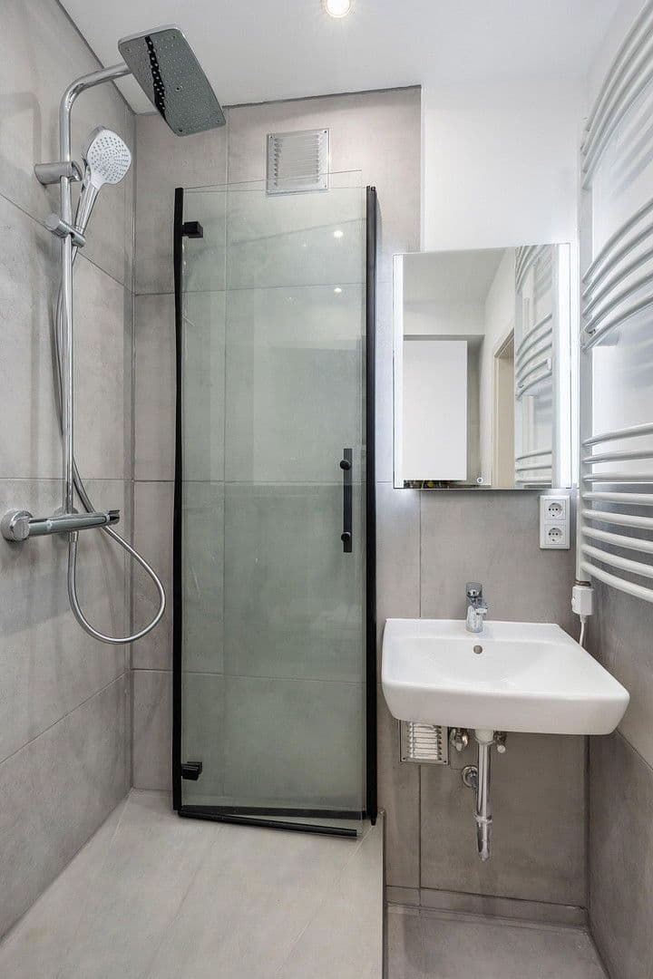 Pronájem bytu 3+1 45 m², Düsseldorf, Severní Porýní-Vestfálsko Pronájem bytu 3+1 45 m², Düsseldorf, Severní Porýní-Vestfálsko