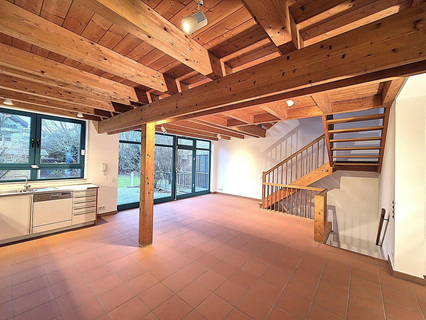 Pronájem domu 200 m², pozemek 420 m², Frankfurt, Hessen Pronájem domu 200 m², pozemek 420 m², Frankfurt, Hessen