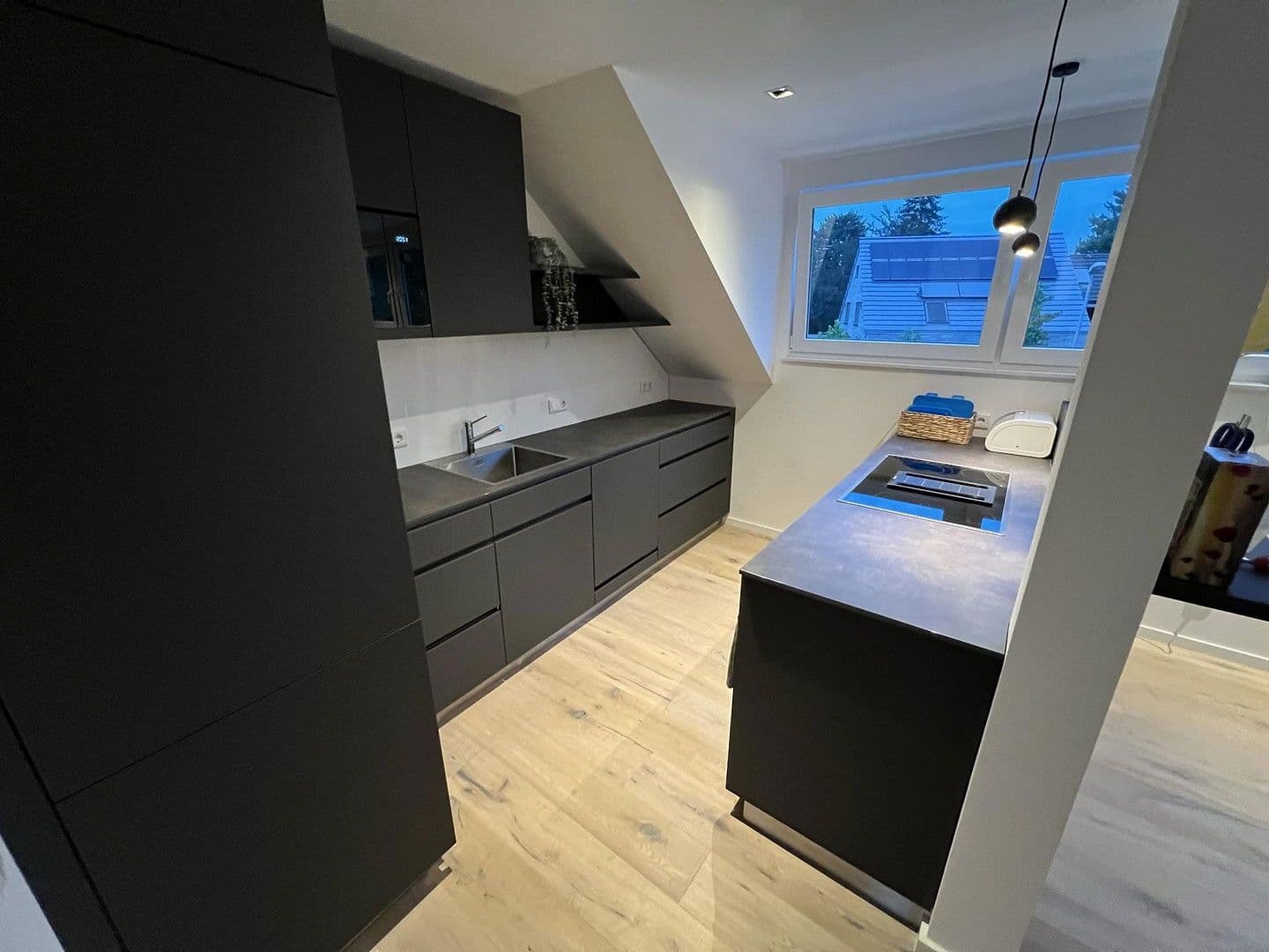 Pronájem domu 157 m², pozemek 150 m², Düsseldorf, Severní Porýní-Vestfálsko Pronájem domu 157 m², pozemek 150 m², Düsseldorf, Severní Porýní-Vestfálsko