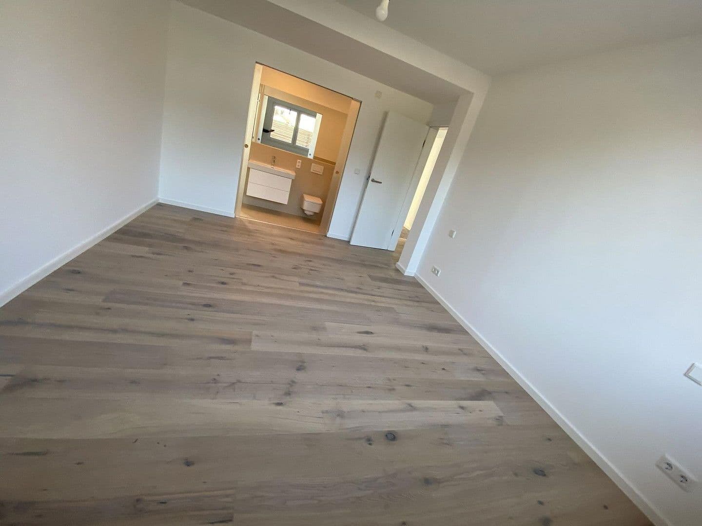 Pronájem domu 157 m², pozemek 150 m², Düsseldorf, Severní Porýní-Vestfálsko Pronájem domu 157 m², pozemek 150 m², Düsseldorf, Severní Porýní-Vestfálsko