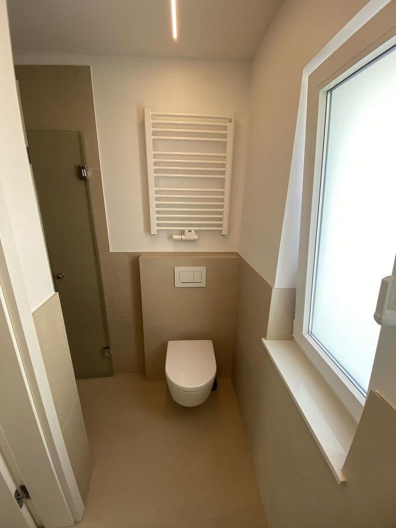 Pronájem domu 157 m², pozemek 150 m², Düsseldorf, Severní Porýní-Vestfálsko Pronájem domu 157 m², pozemek 150 m², Düsseldorf, Severní Porýní-Vestfálsko