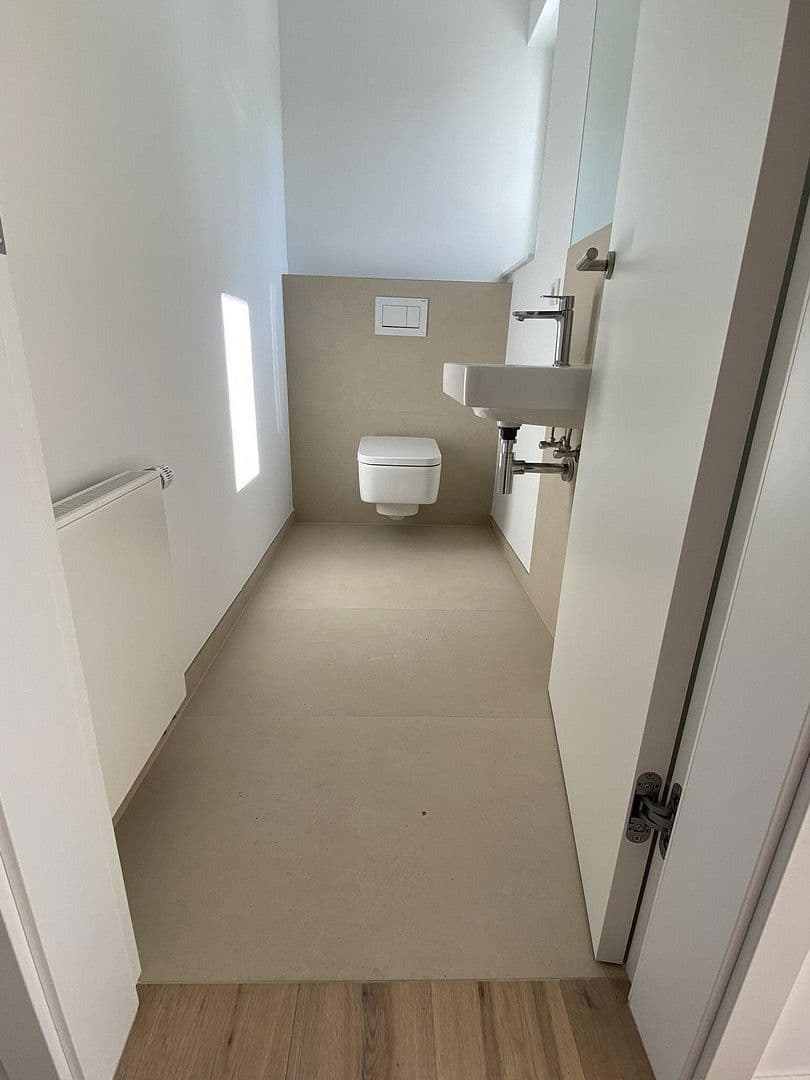 Pronájem domu 157 m², pozemek 150 m², Düsseldorf, Severní Porýní-Vestfálsko Pronájem domu 157 m², pozemek 150 m², Düsseldorf, Severní Porýní-Vestfálsko