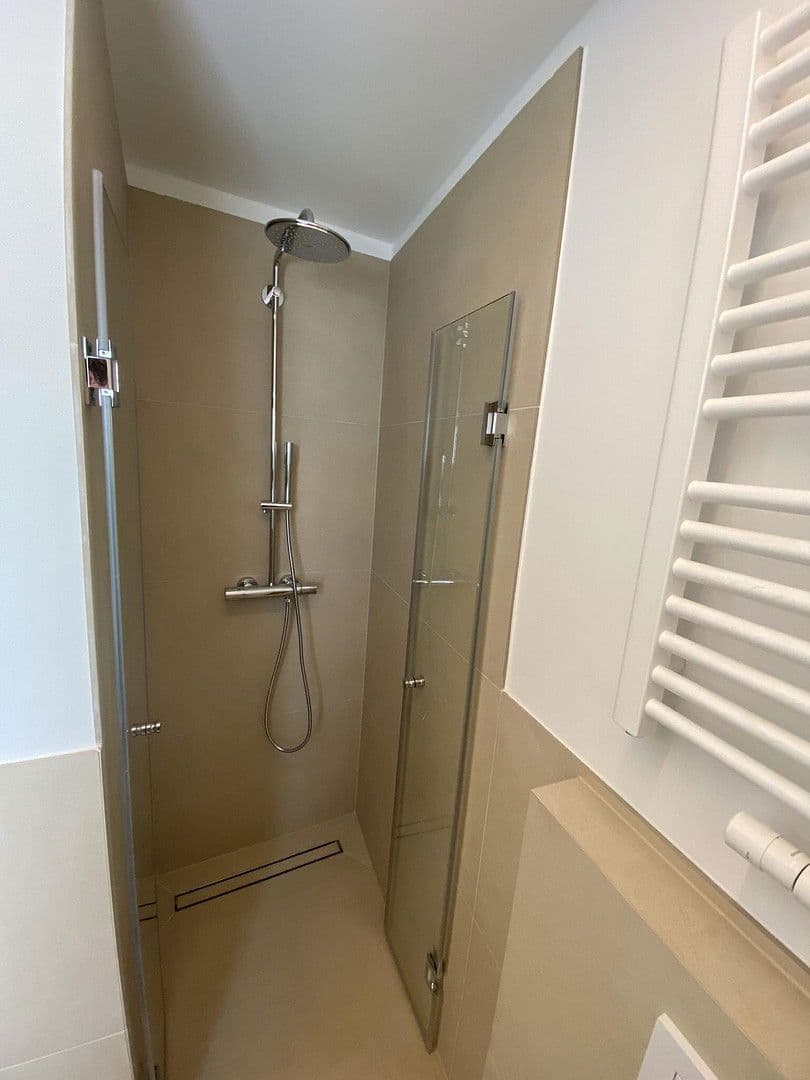 Pronájem domu 157 m², pozemek 150 m², Düsseldorf, Severní Porýní-Vestfálsko Pronájem domu 157 m², pozemek 150 m², Düsseldorf, Severní Porýní-Vestfálsko