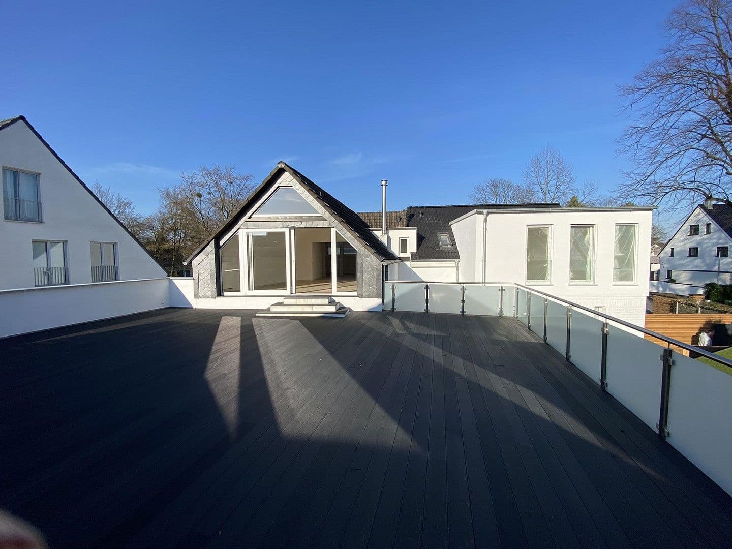 Pronájem domu 157 m², pozemek 150 m², Düsseldorf, Severní Porýní-Vestfálsko Pronájem domu 157 m², pozemek 150 m², Düsseldorf, Severní Porýní-Vestfálsko