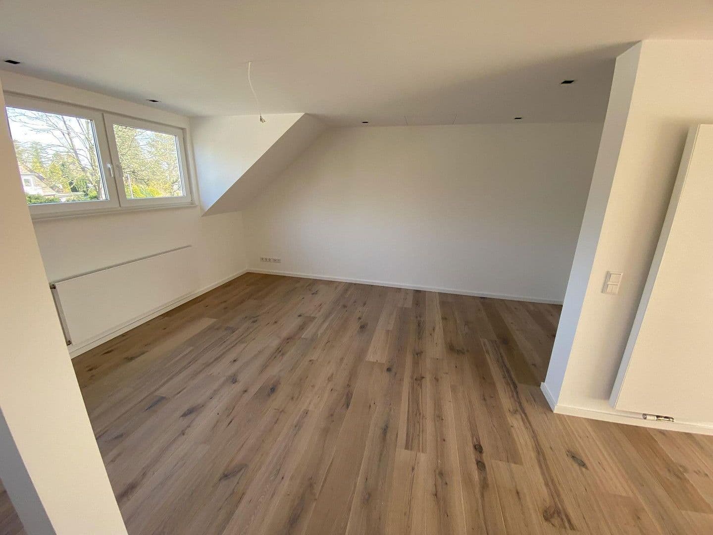 Pronájem domu 157 m², pozemek 150 m², Düsseldorf, Severní Porýní-Vestfálsko Pronájem domu 157 m², pozemek 150 m², Düsseldorf, Severní Porýní-Vestfálsko