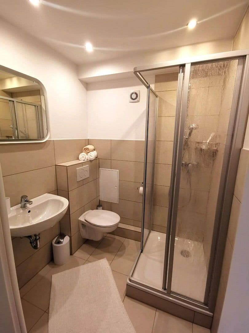 Pronájem bytu 2+1 43 m², Düsseldorf, Severní Porýní-Vestfálsko Pronájem bytu 2+1 43 m², Düsseldorf, Severní Porýní-Vestfálsko