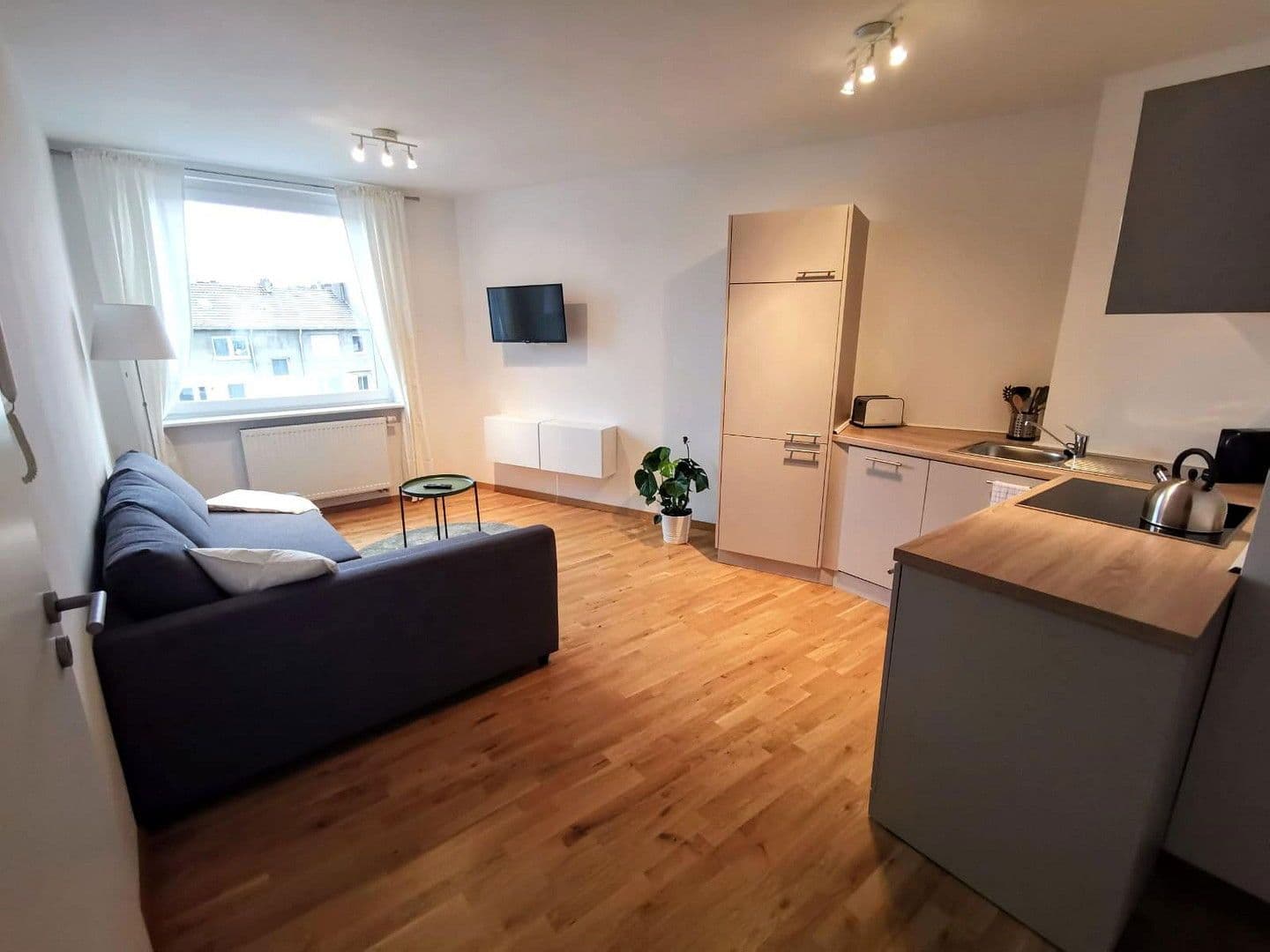 Pronájem bytu 2+1 43 m², Düsseldorf, Severní Porýní-Vestfálsko Pronájem bytu 2+1 43 m², Düsseldorf, Severní Porýní-Vestfálsko