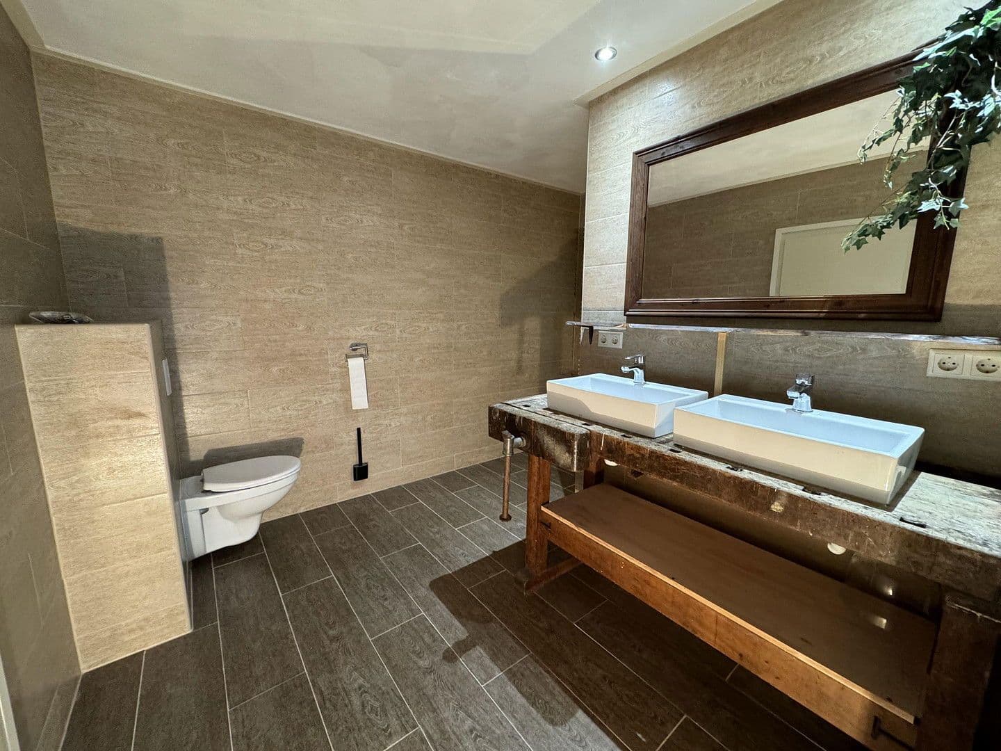 Prodej nebytového prostoru 398 m², Kurhausweg 4, Goslar, Dolní Sasko Prodej nebytového prostoru 398 m², Kurhausweg 4, Goslar, Dolní Sasko