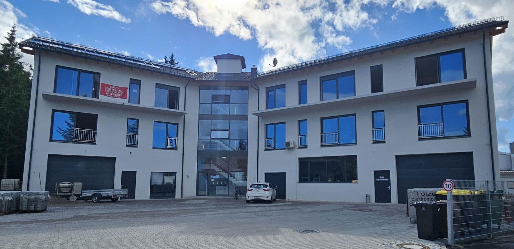 Pronájem nebytového prostoru 1.600 m², Im Farchet, Bad Tölz, Bavorsko Pronájem nebytového prostoru 1.600 m², Im Farchet, Bad Tölz, Bavorsko