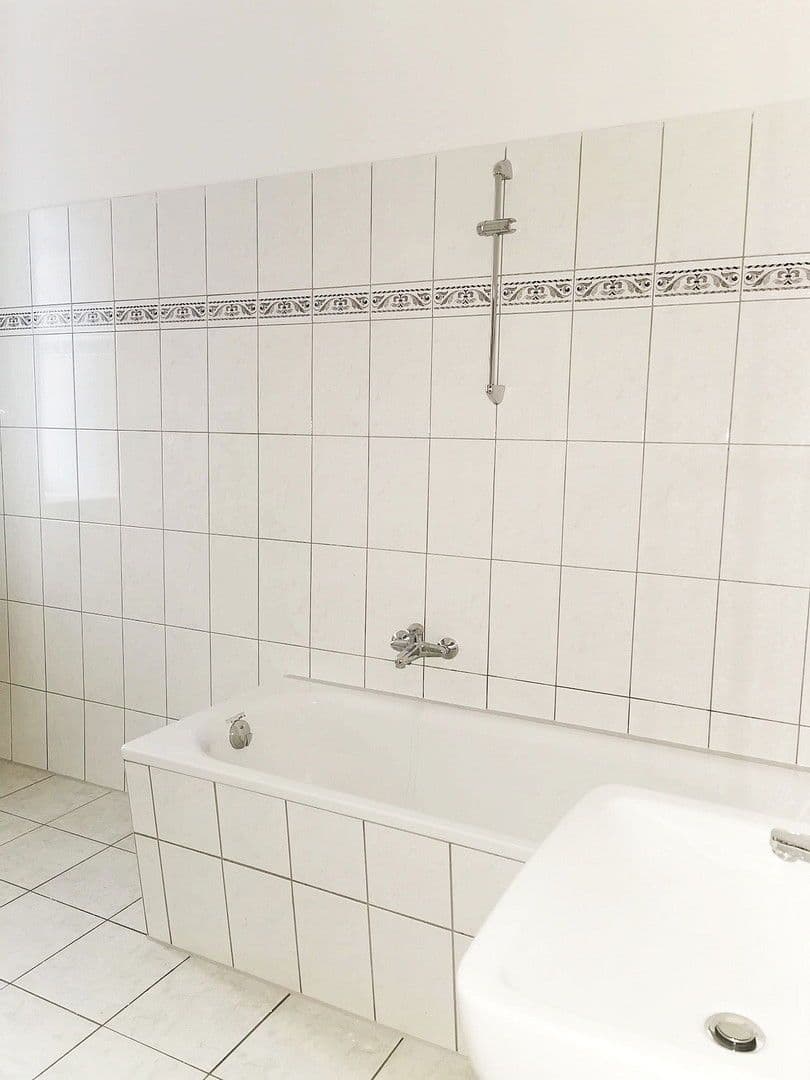 Pronájem bytu 1+1 40 m², Conrad Clauß Straße 20, Hohenstein-Ernstthal, Sasko Pronájem bytu 1+1 40 m², Conrad Clauß Straße 20, Hohenstein-Ernstthal, Sasko