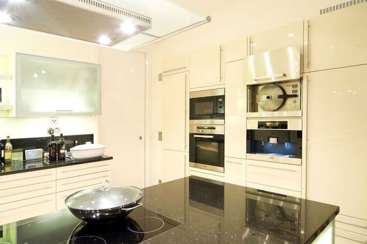 Prodej domu 400 m², pozemek 1.500 m², Bad Saulgau, Bádensko-Württembersko Prodej domu 400 m², pozemek 1.500 m², Bad Saulgau, Bádensko-Württembersko