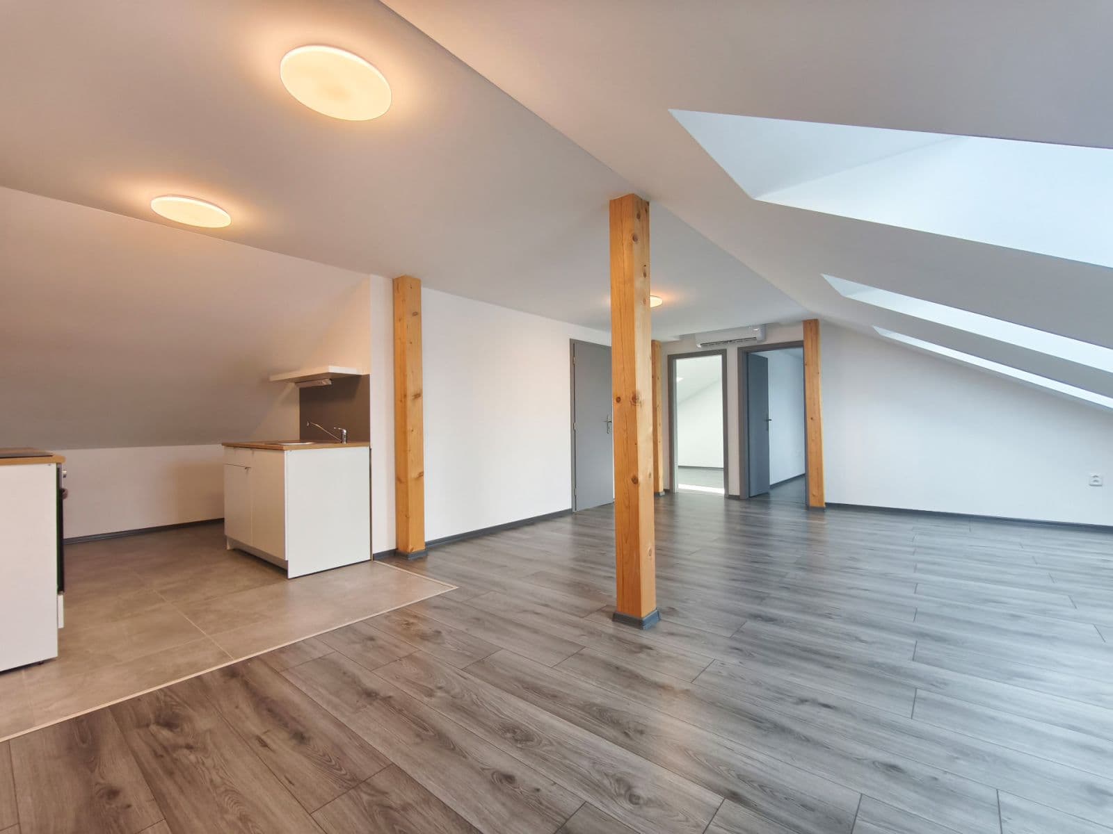 Pronájem bytu 3+kk 89 m², Švestková, Tišice, Středočeský kraj Pronájem bytu 3+kk 89 m², Švestková, Tišice, Středočeský kraj