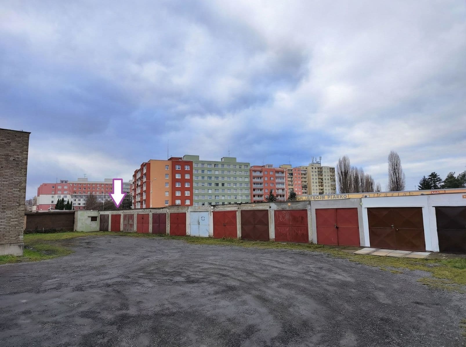 Pronájem garáže 20 m², Kladno, Středočeský kraj Pronájem garáže 20 m², Kladno, Středočeský kraj