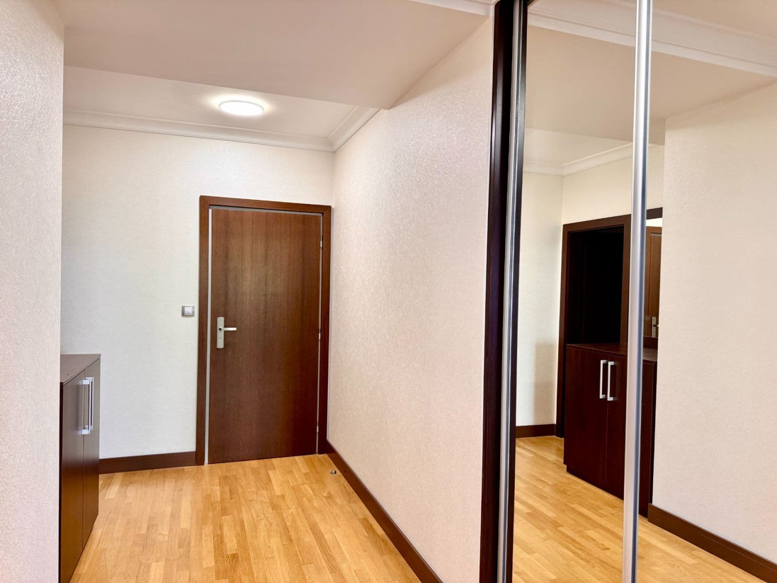 Prodej bytu 3+kk 96 m², Pražská silnice, Karlovy Vary, Karlovarský kraj Prodej bytu 3+kk 96 m², Pražská silnice, Karlovy Vary, Karlovarský kraj