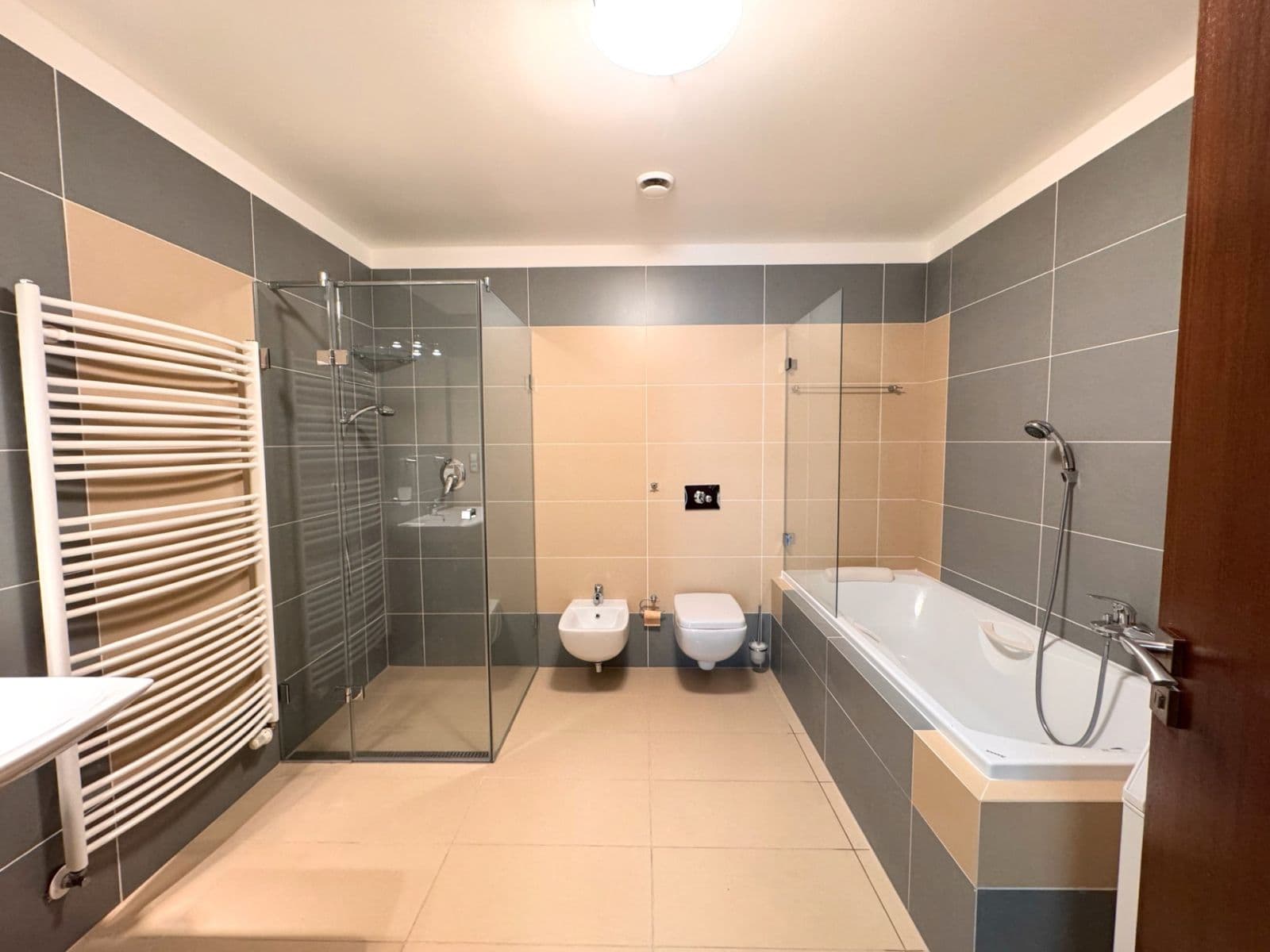 Prodej bytu 3+kk 96 m², Pražská silnice, Karlovy Vary, Karlovarský kraj Prodej bytu 3+kk 96 m², Pražská silnice, Karlovy Vary, Karlovarský kraj