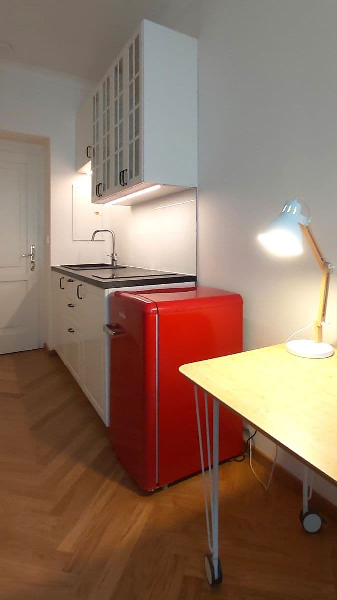 Pronájem bytu 1+kk 18 m², Černomořská, Praha, Praha Pronájem bytu 1+kk 18 m², Černomořská, Praha, Praha