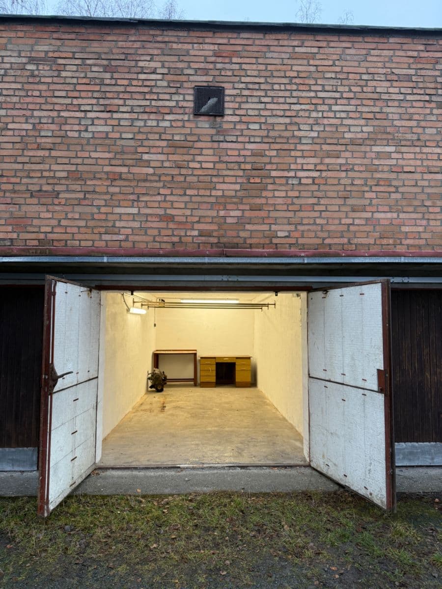 Pronájem garáže 12 m², Boněcko I, Zlín, Zlínský kraj Pronájem garáže 12 m², Boněcko I, Zlín, Zlínský kraj