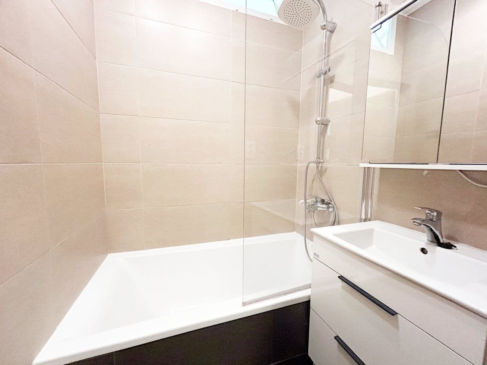 Pronájem bytu 2+kk 48 m², Spojovací, Praha, Praha Pronájem bytu 2+kk 48 m², Spojovací, Praha, Praha