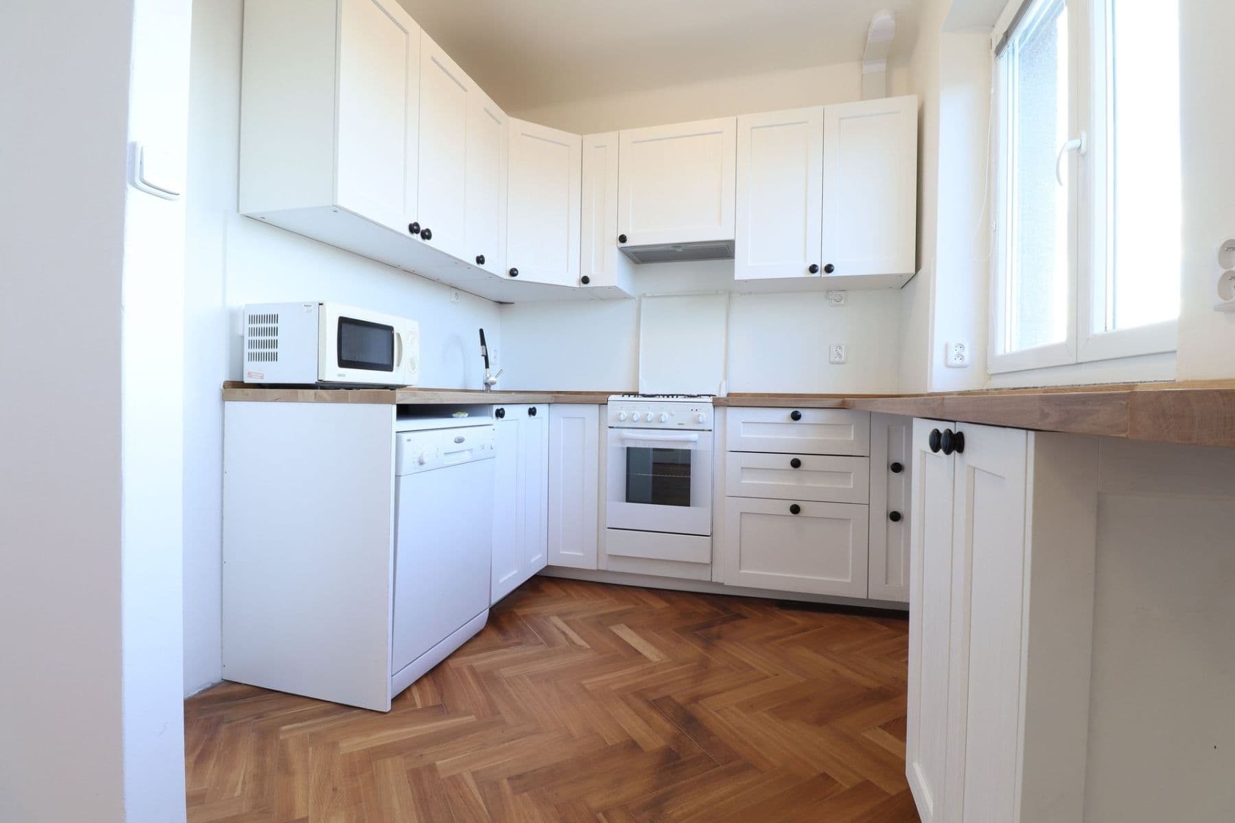 Pronájem bytu 2+kk 44 m², Argentinská, Praha, Praha Pronájem bytu 2+kk 44 m², Argentinská, Praha, Praha