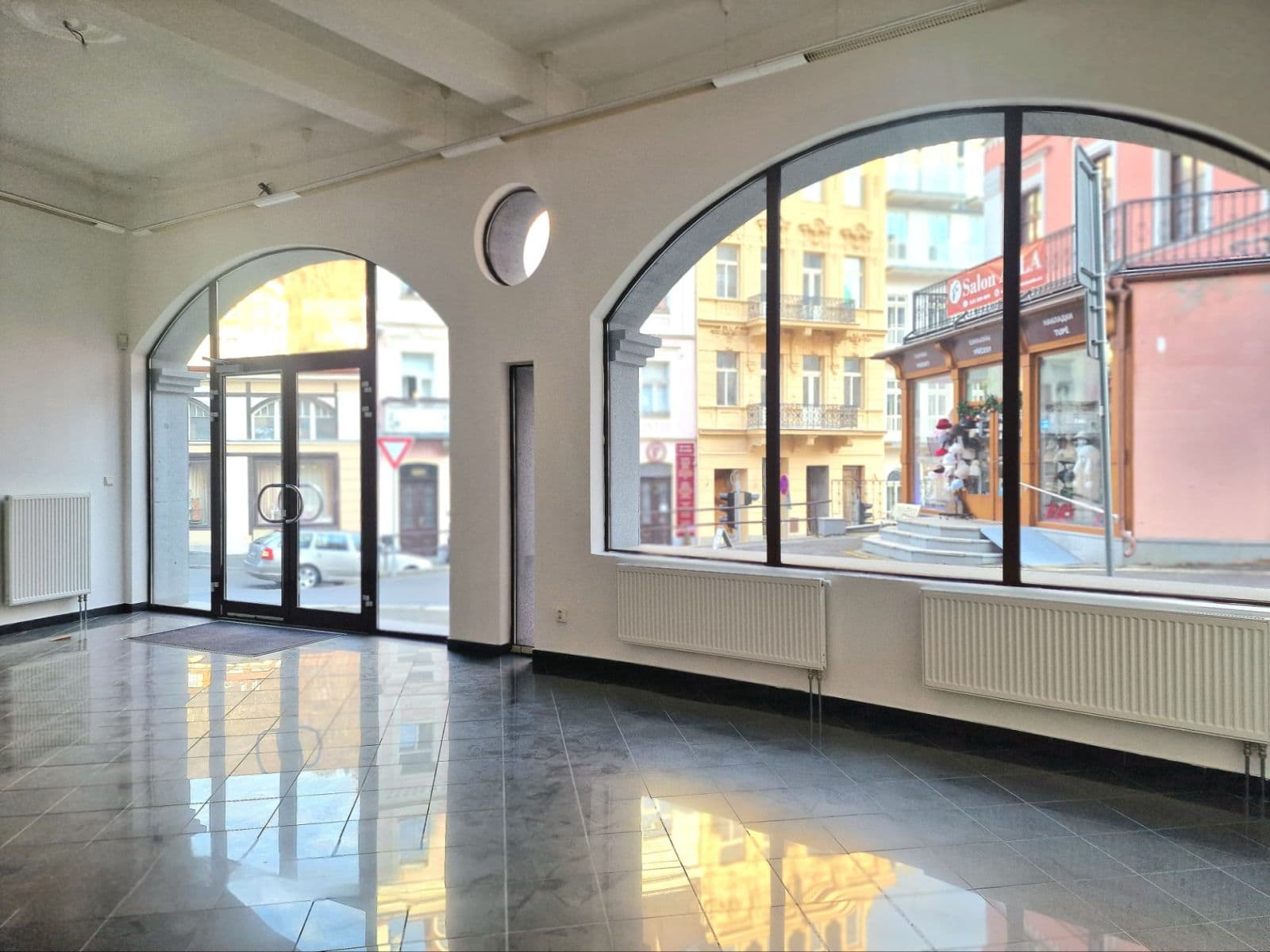Pronájem nebytového prostoru 46 m², Zámecký vrch, Karlovy Vary, Karlovarský kraj Pronájem nebytového prostoru 46 m², Zámecký vrch, Karlovy Vary, Karlovarský kraj