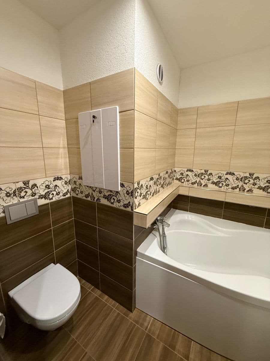 Prodej bytu 2+1 65 m², Pod Rozhlednou, Ústí nad Labem, Ústecký kraj Prodej bytu 2+1 65 m², Pod Rozhlednou, Ústí nad Labem, Ústecký kraj