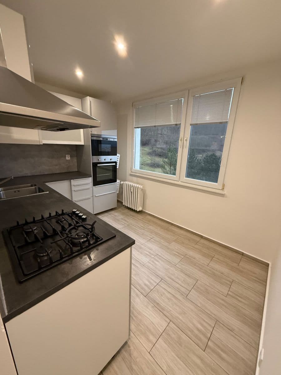 Prodej bytu 2+1 65 m², Pod Rozhlednou, Ústí nad Labem, Ústecký kraj Prodej bytu 2+1 65 m², Pod Rozhlednou, Ústí nad Labem, Ústecký kraj