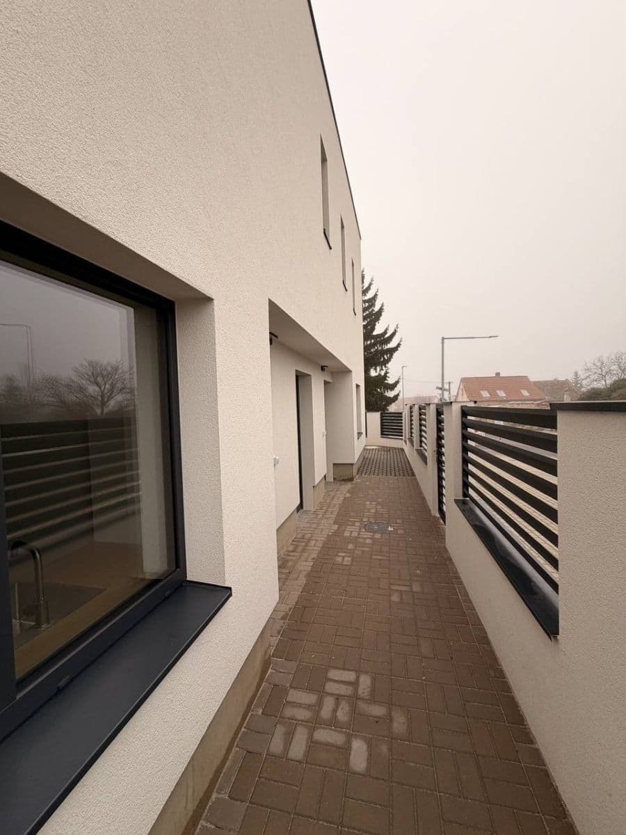 Pronájem bytu 2+kk 40 m², Krátká, Postřižín, Středočeský kraj Pronájem bytu 2+kk 40 m², Krátká, Postřižín, Středočeský kraj