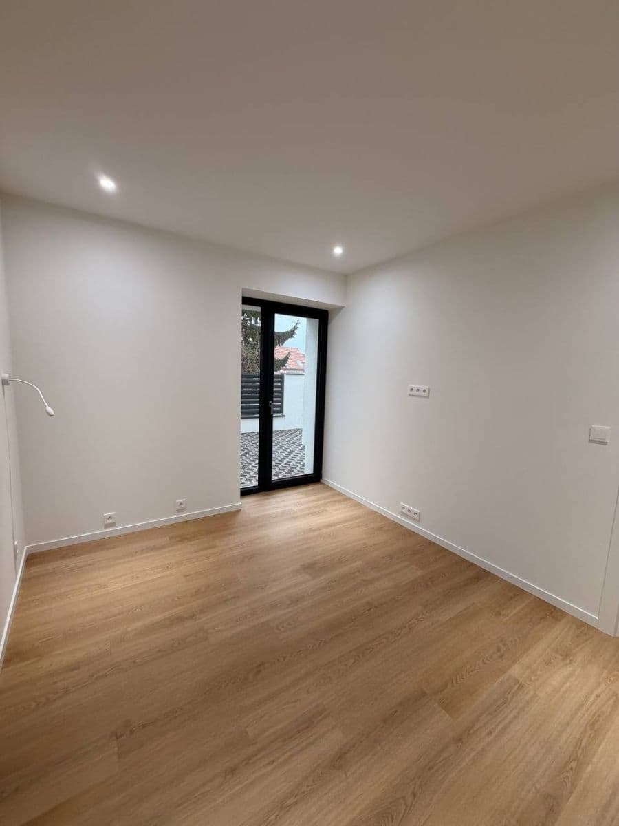 Pronájem bytu 2+kk 40 m², Krátká, Postřižín, Středočeský kraj Pronájem bytu 2+kk 40 m², Krátká, Postřižín, Středočeský kraj