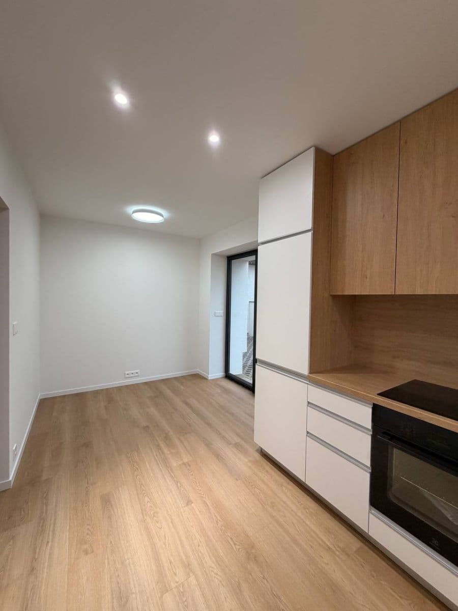 Pronájem bytu 2+kk 40 m², Krátká, Postřižín, Středočeský kraj Pronájem bytu 2+kk 40 m², Krátká, Postřižín, Středočeský kraj