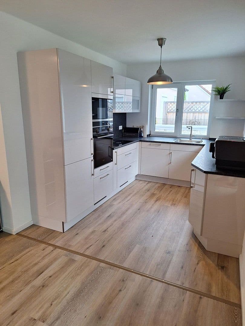 Pronájem bytu 3+1 82 m², Hufeisenstraße 27, Eching, Bavorsko Pronájem bytu 3+1 82 m², Hufeisenstraße 27, Eching, Bavorsko