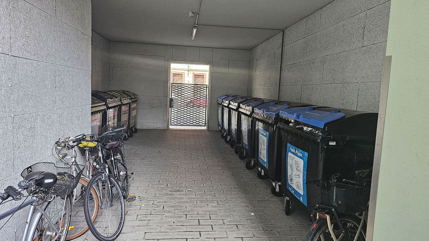 Pronájem bytu 4+1 126 m², Karlsruhe, Bádensko-Württembersko Pronájem bytu 4+1 126 m², Karlsruhe, Bádensko-Württembersko