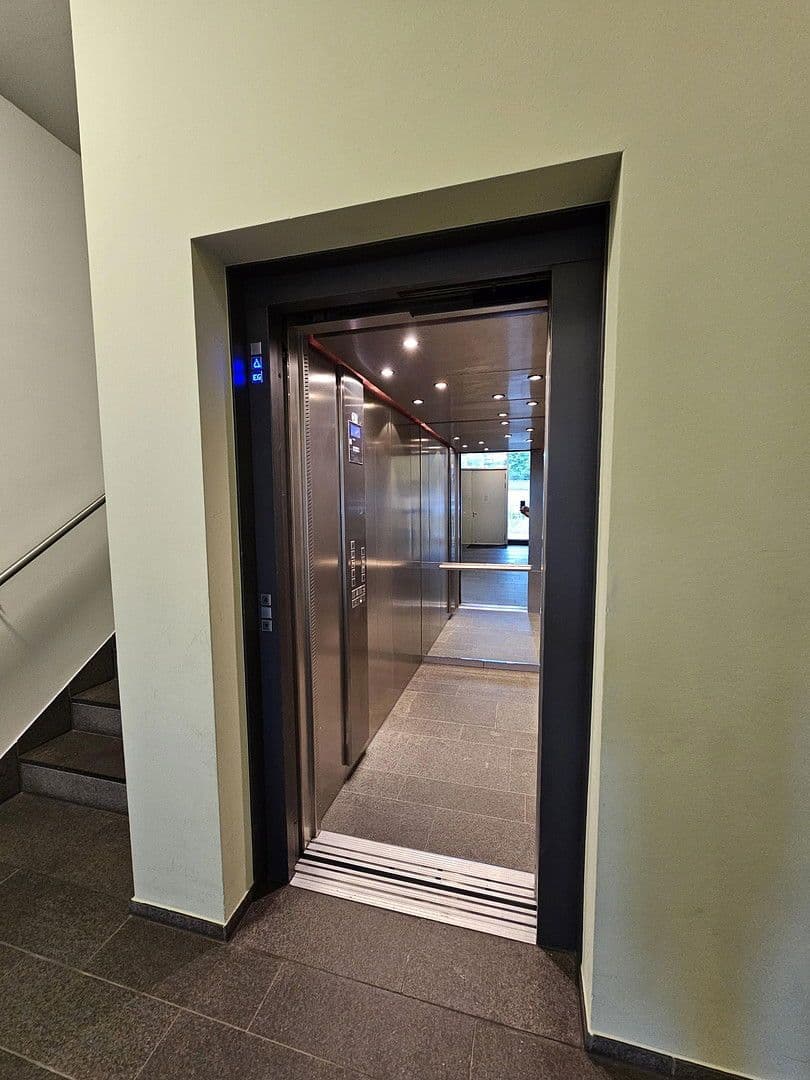 Pronájem bytu 4+1 126 m², Karlsruhe, Bádensko-Württembersko Pronájem bytu 4+1 126 m², Karlsruhe, Bádensko-Württembersko