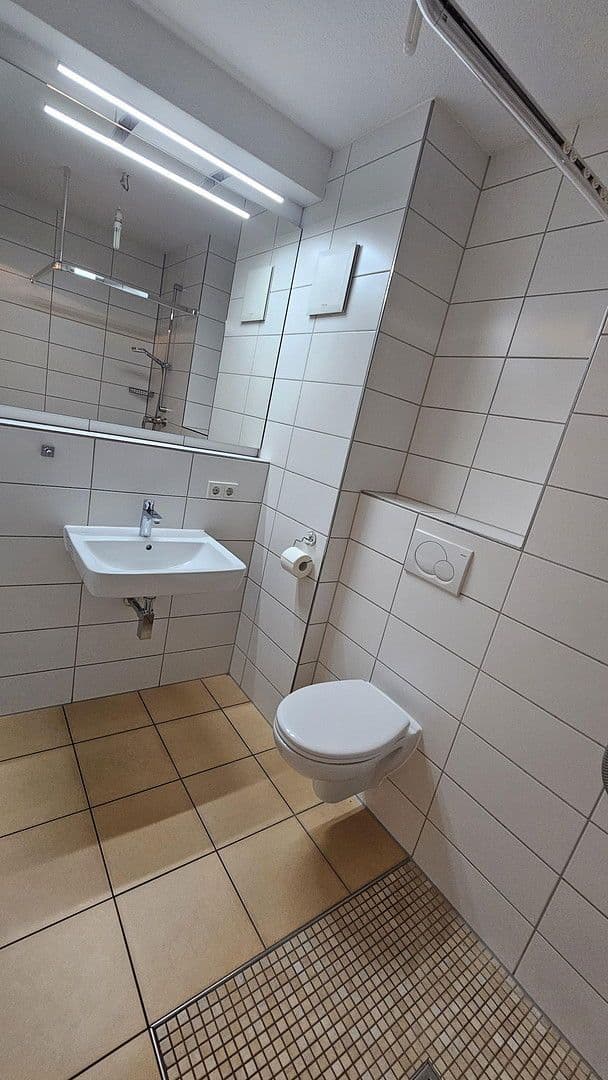 Pronájem bytu 4+1 126 m², Karlsruhe, Bádensko-Württembersko Pronájem bytu 4+1 126 m², Karlsruhe, Bádensko-Württembersko