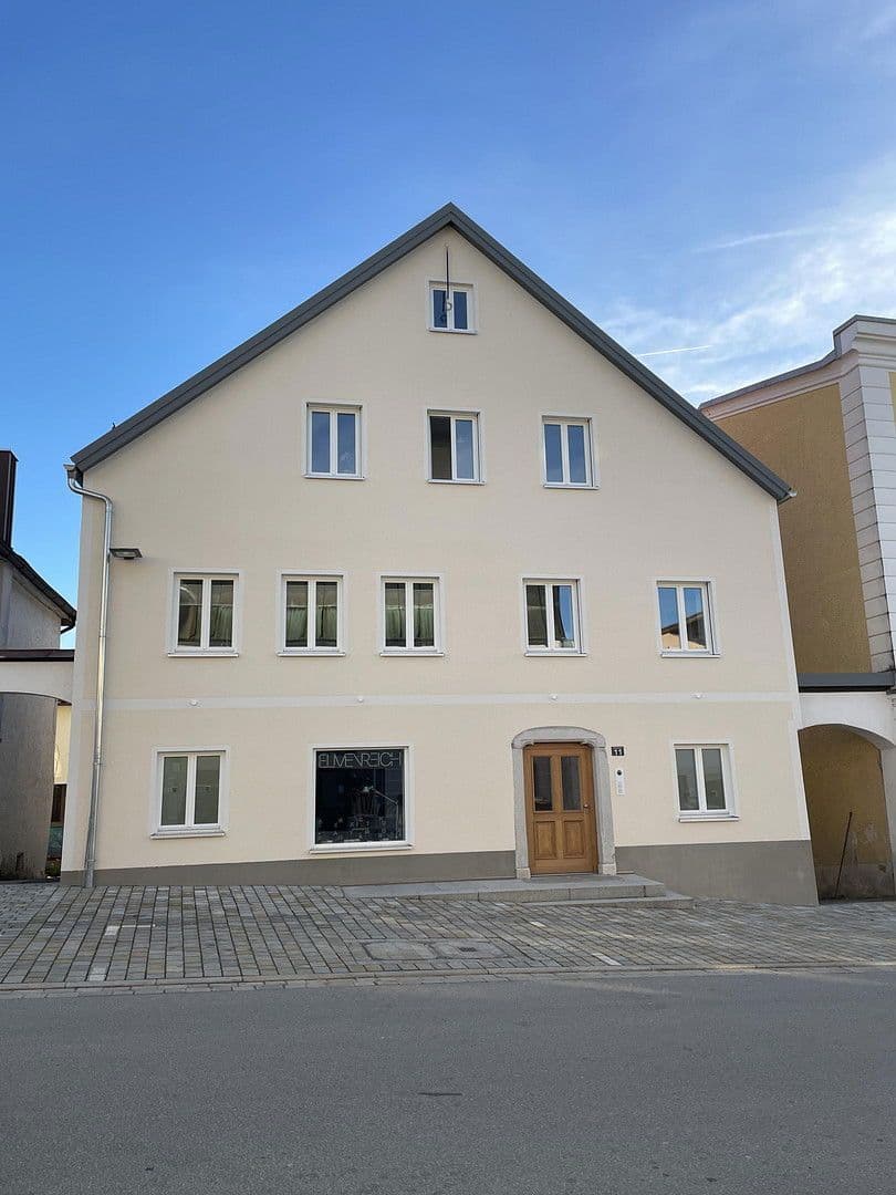 Pronájem bytu 4+1 92 m², Marktplatz 11, Untergriesbach, Bavorsko Pronájem bytu 4+1 92 m², Marktplatz 11, Untergriesbach, Bavorsko